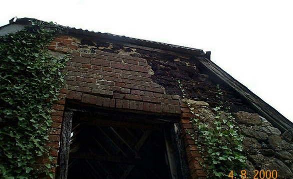 Gable_wall_old_barn_primary